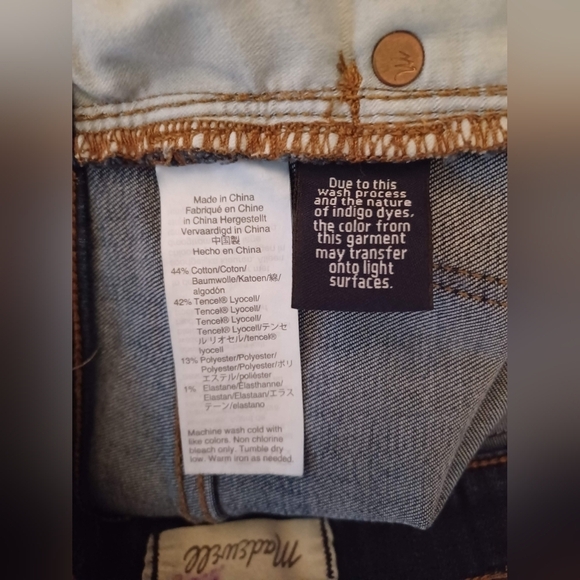 A Madewell 9" High-Rise Skinny Jeans in Davis Wash - Picture 8 of 9